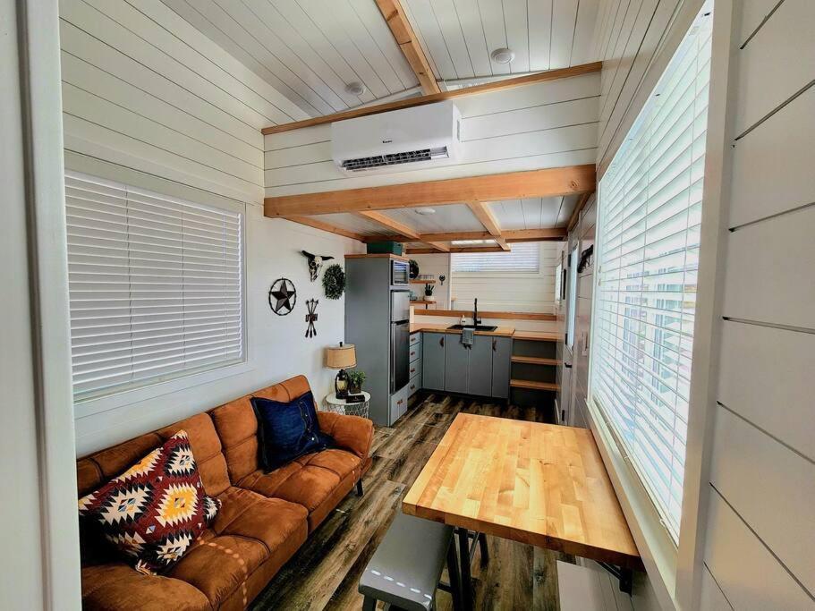 Romantic Tiny Home With Private Deck Apple Valley ภายนอก รูปภาพ