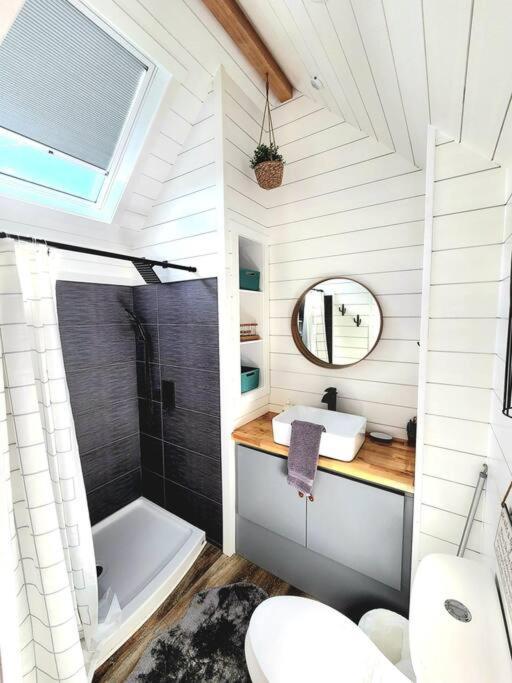 Romantic Tiny Home With Private Deck Apple Valley ภายนอก รูปภาพ